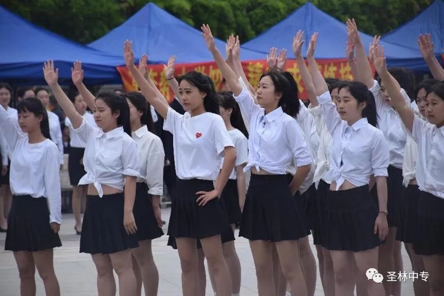 圣林职专职业教育活动周暨“职业教育进社区”便民服务活动
